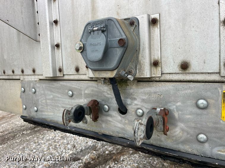 image for item LD9946 1989 Wilson livestock trailer