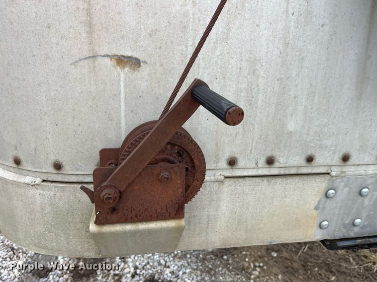 image for item LD9946 1989 Wilson livestock trailer