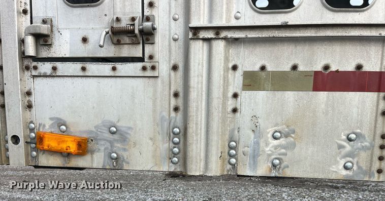 image for item LD9946 1989 Wilson livestock trailer