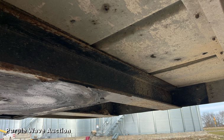 image for item LD9946 1989 Wilson livestock trailer