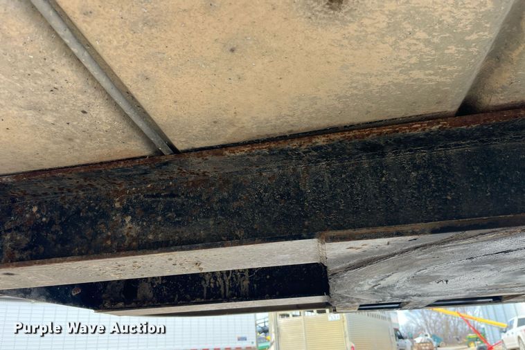 image for item LD9946 1989 Wilson livestock trailer