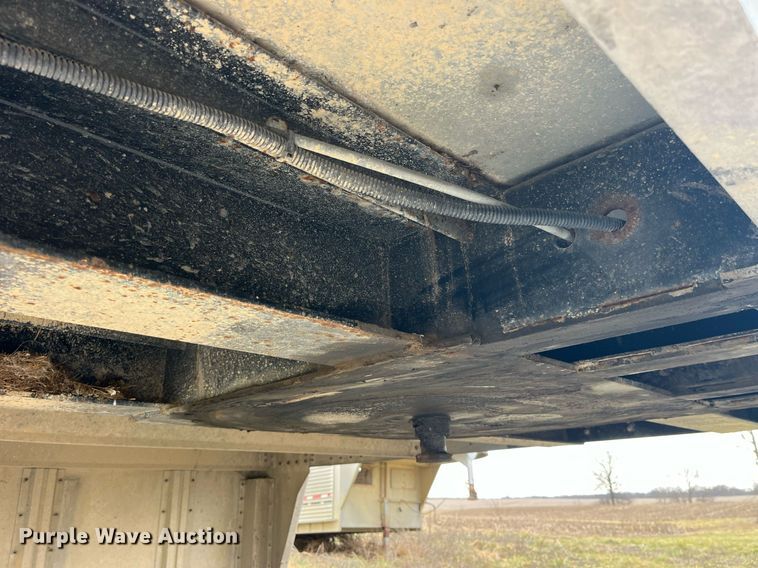 image for item LD9946 1989 Wilson livestock trailer