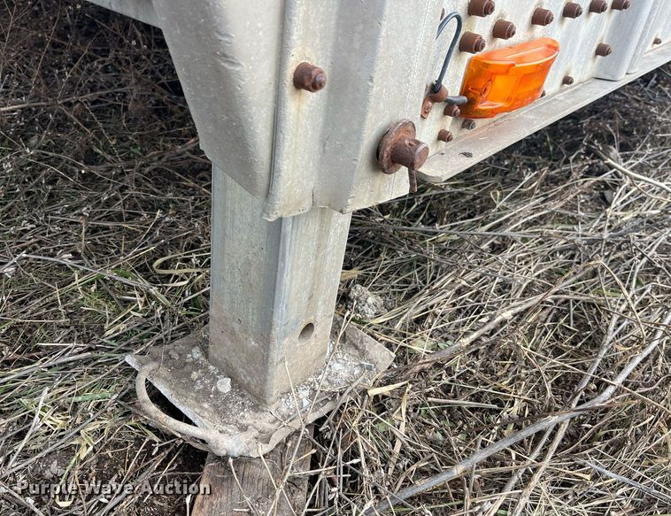 image for item LD9946 1989 Wilson livestock trailer