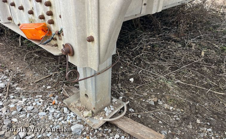 image for item LD9946 1989 Wilson livestock trailer