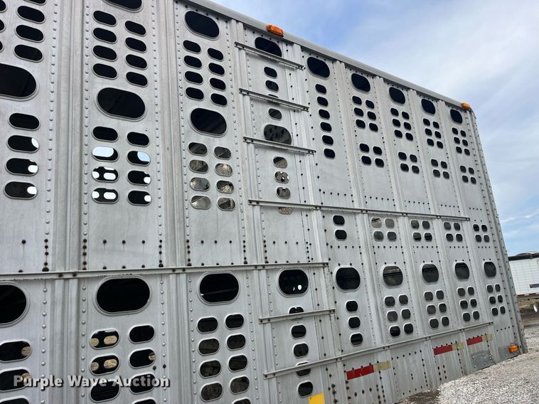 image for item LD9946 1989 Wilson livestock trailer