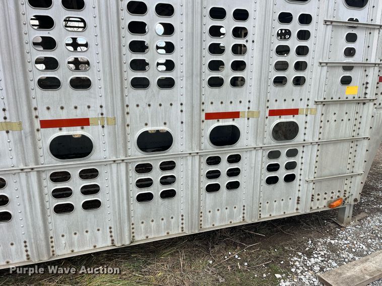 image for item LD9946 1989 Wilson livestock trailer
