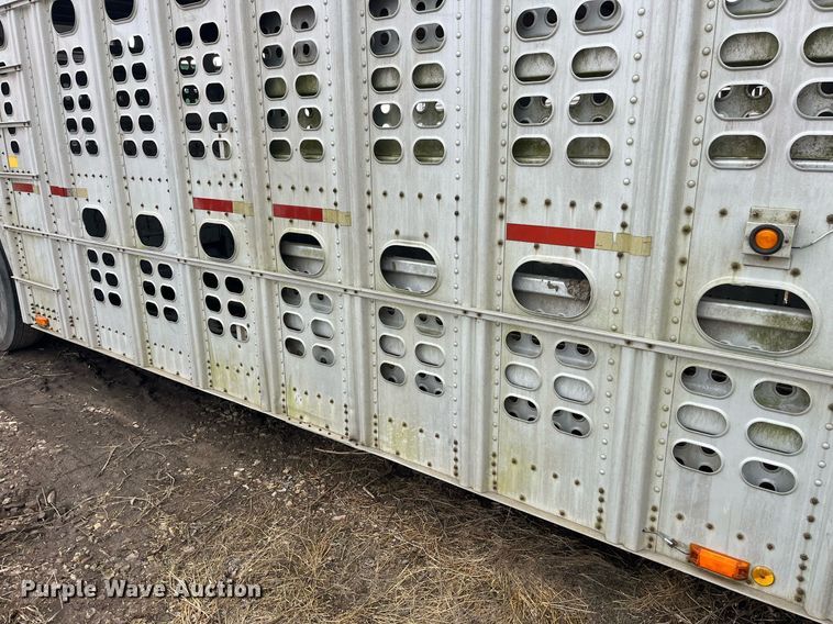 image for item LD9946 1989 Wilson livestock trailer