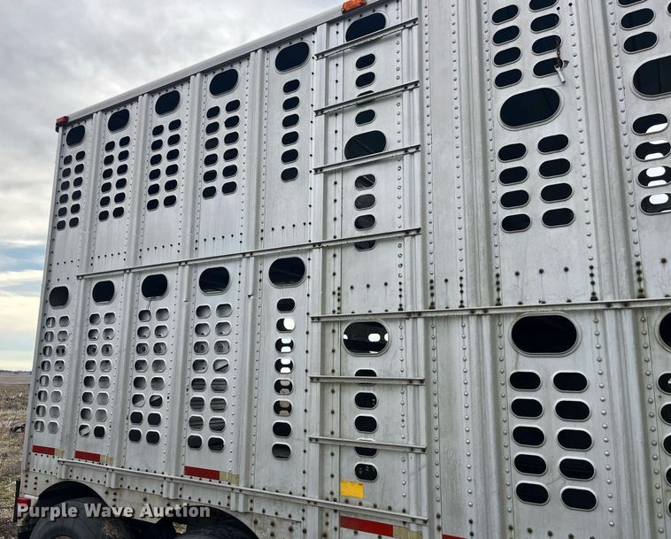 image for item LD9946 1989 Wilson livestock trailer