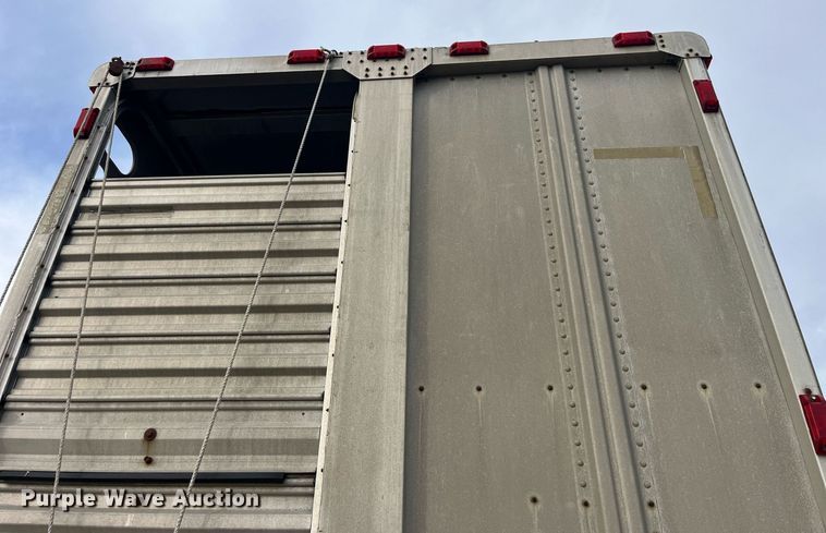 image for item LD9946 1989 Wilson livestock trailer