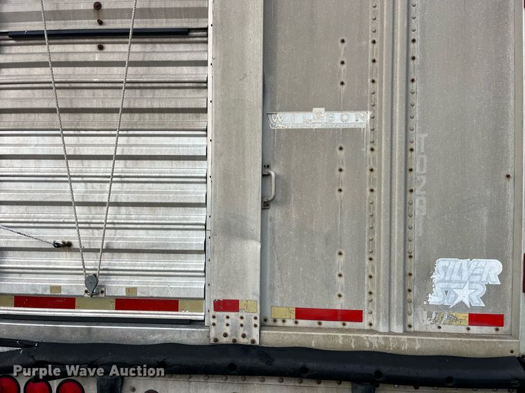 image for item LD9946 1989 Wilson livestock trailer