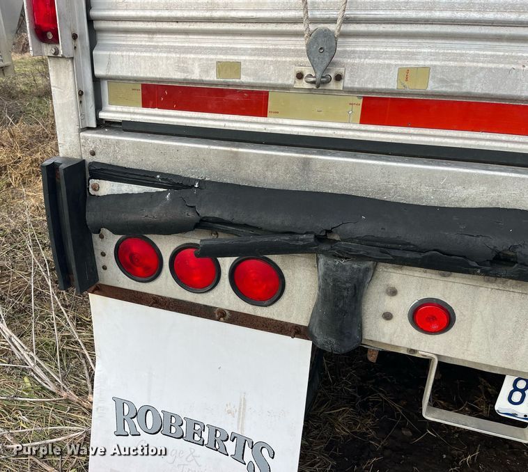 image for item LD9946 1989 Wilson livestock trailer