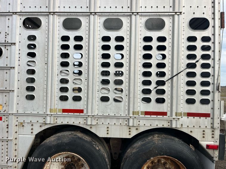 image for item LD9946 1989 Wilson livestock trailer