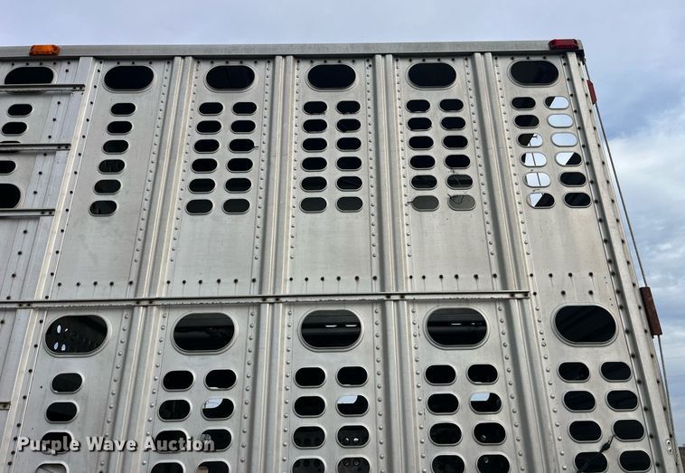 image for item LD9946 1989 Wilson livestock trailer