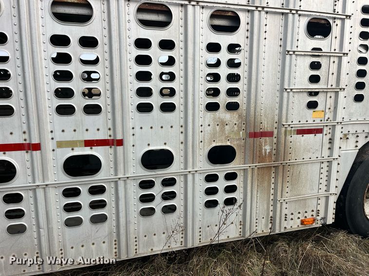 image for item LD9946 1989 Wilson livestock trailer