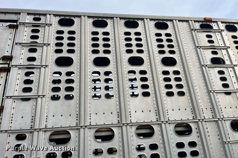 image for item LD9946 1989 Wilson livestock trailer