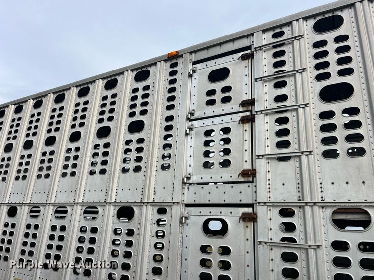 image for item LD9946 1989 Wilson livestock trailer