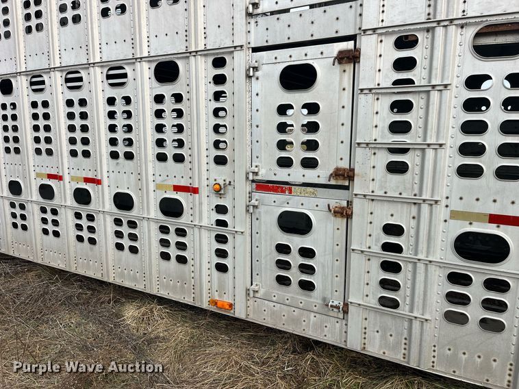 image for item LD9946 1989 Wilson livestock trailer