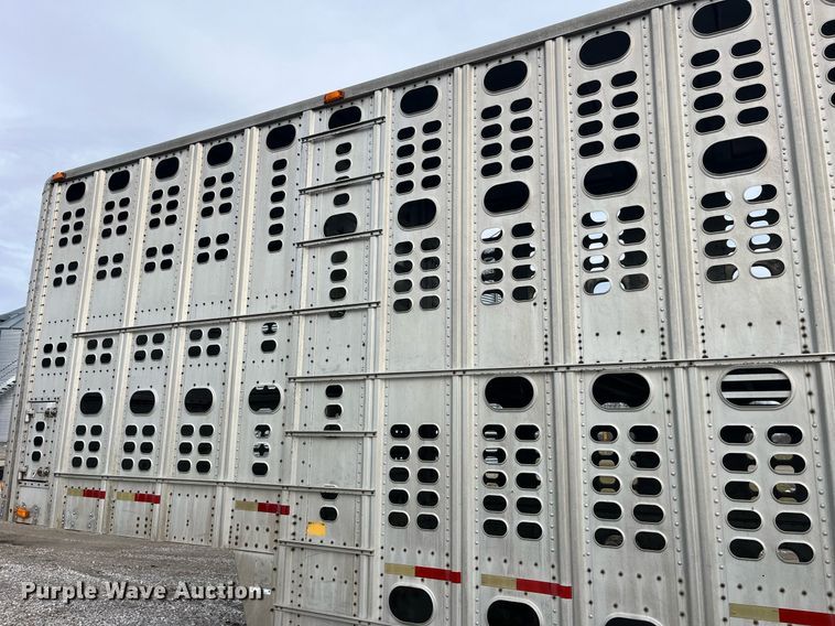 image for item LD9946 1989 Wilson livestock trailer