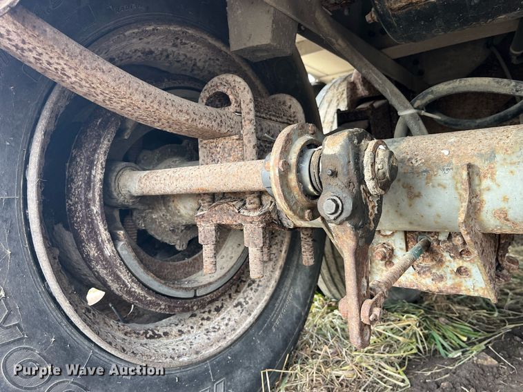 image for item LD9946 1989 Wilson livestock trailer