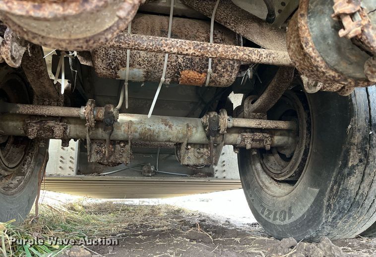 image for item LD9946 1989 Wilson livestock trailer