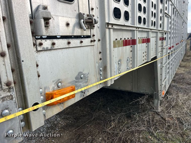 image for item LD9946 1989 Wilson livestock trailer