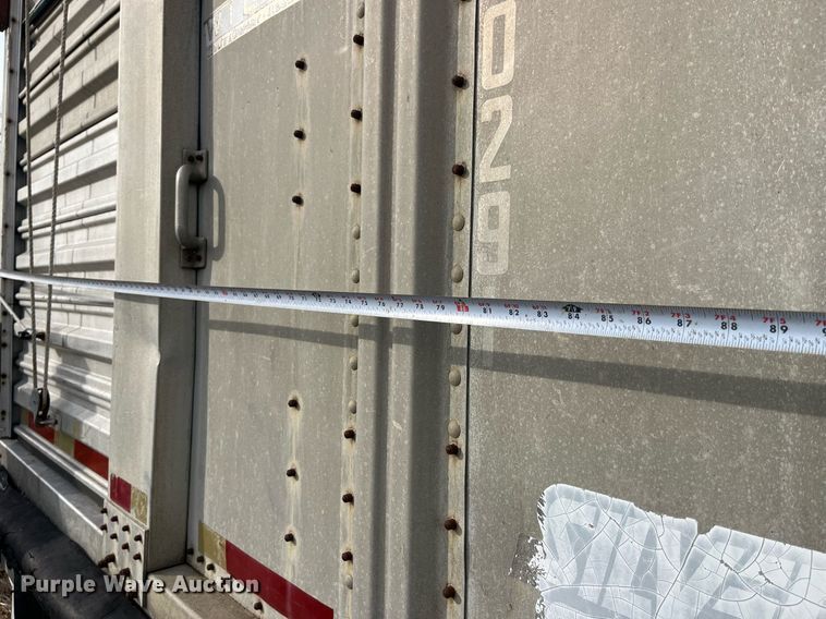 image for item LD9946 1989 Wilson livestock trailer
