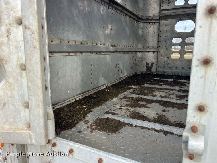 image for item LD9946 1989 Wilson livestock trailer