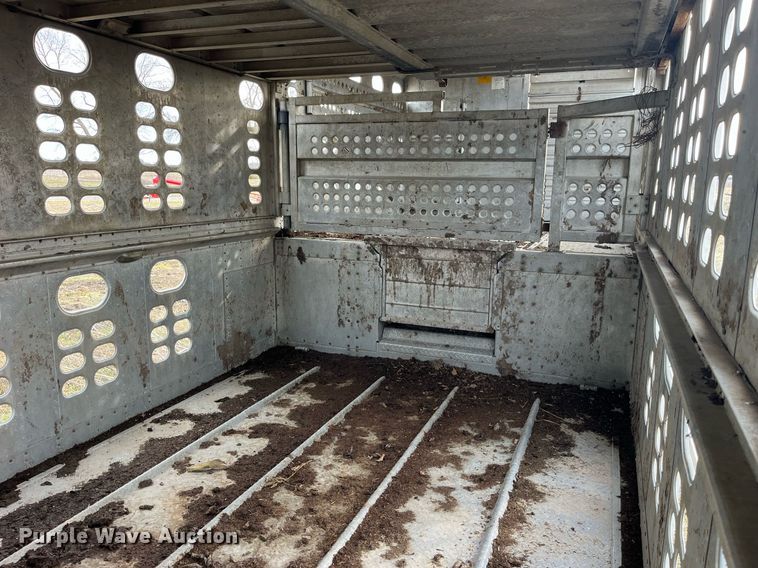 image for item LD9946 1989 Wilson livestock trailer