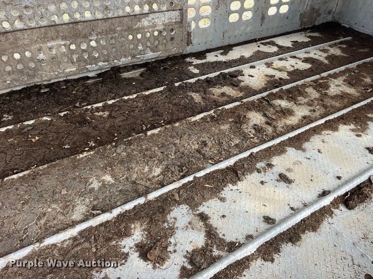 image for item LD9946 1989 Wilson livestock trailer