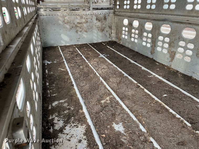 image for item LD9946 1989 Wilson livestock trailer