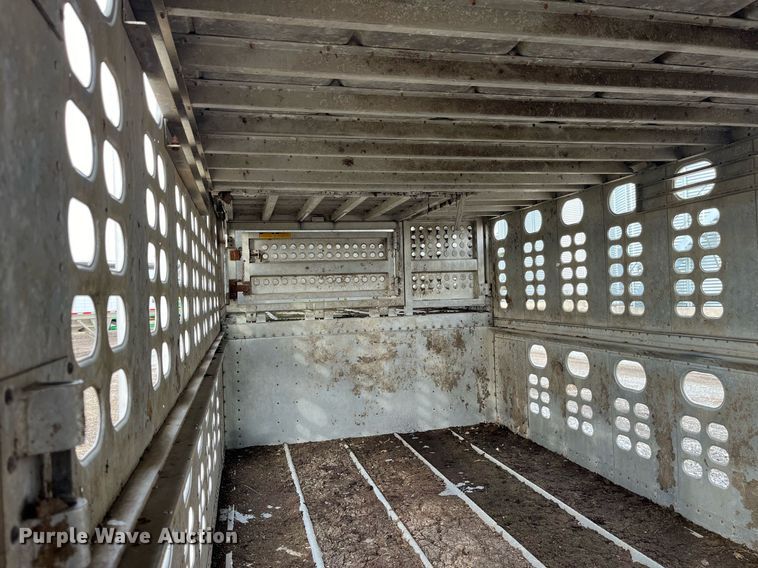 image for item LD9946 1989 Wilson livestock trailer