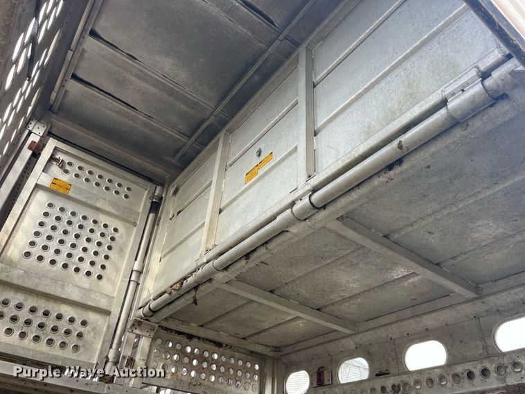 image for item LD9946 1989 Wilson livestock trailer