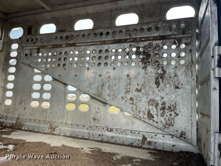 image for item LD9946 1989 Wilson livestock trailer