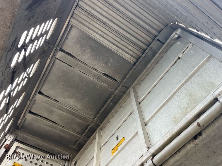 image for item LD9946 1989 Wilson livestock trailer