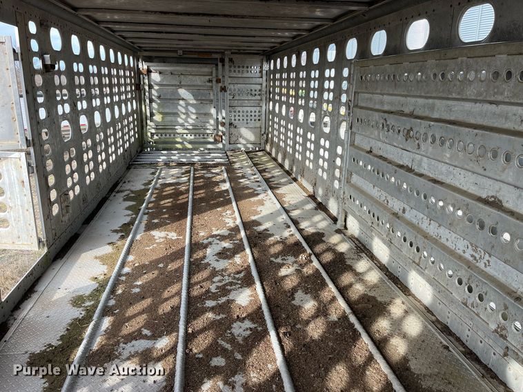 image for item LD9946 1989 Wilson livestock trailer