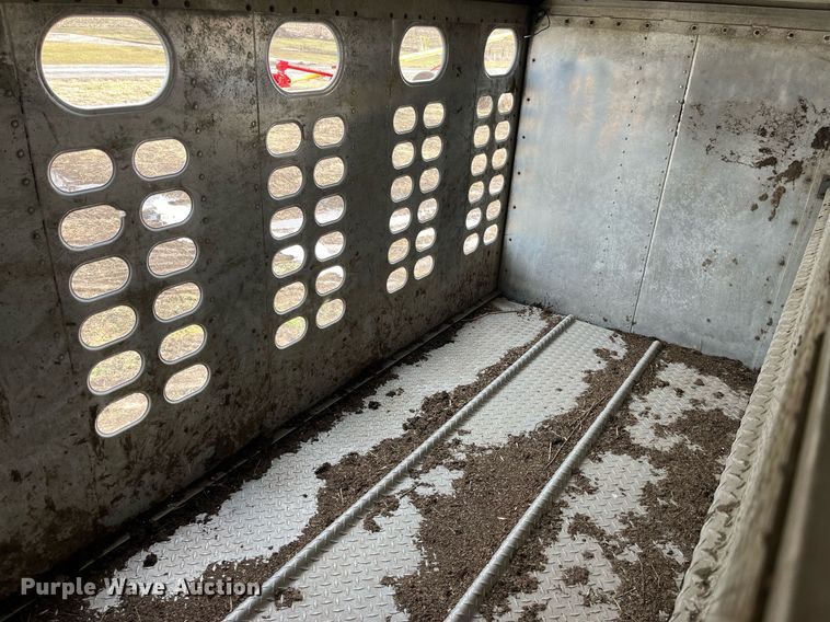 image for item LD9946 1989 Wilson livestock trailer