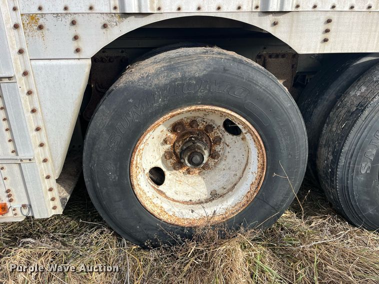 image for item LD9946 1989 Wilson livestock trailer