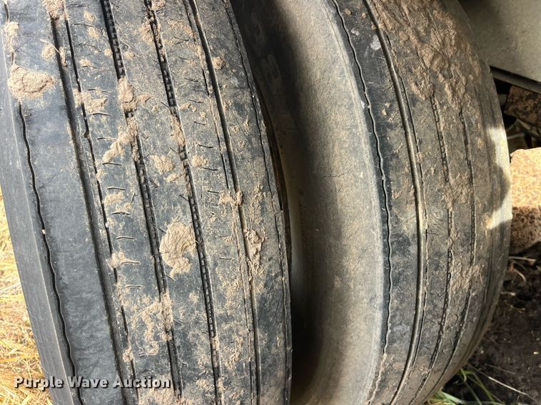 image for item LD9946 1989 Wilson livestock trailer