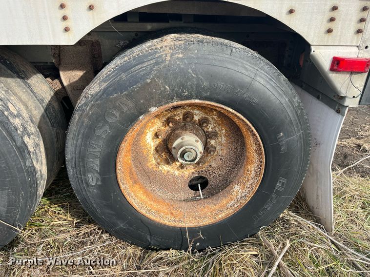 image for item LD9946 1989 Wilson livestock trailer