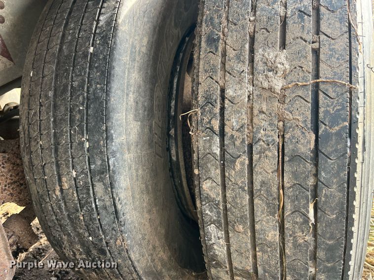 image for item LD9946 1989 Wilson livestock trailer