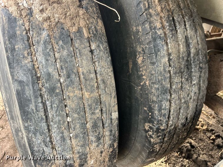 image for item LD9946 1989 Wilson livestock trailer