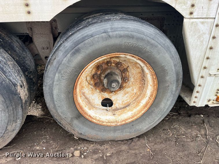 image for item LD9946 1989 Wilson livestock trailer