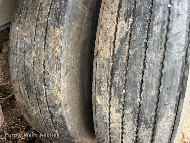 image for item LD9946 1989 Wilson livestock trailer