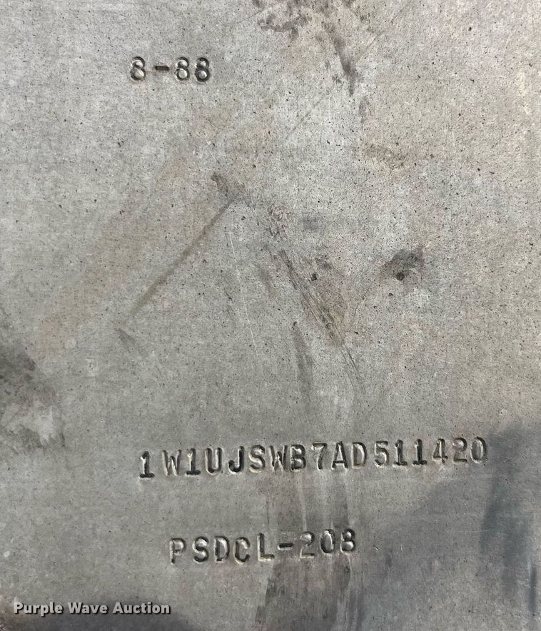 image for item LD9946 1989 Wilson livestock trailer