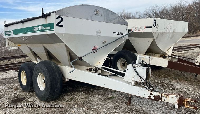 image for item LD9955 Willmar  Super 600 Narrow Track spreader
