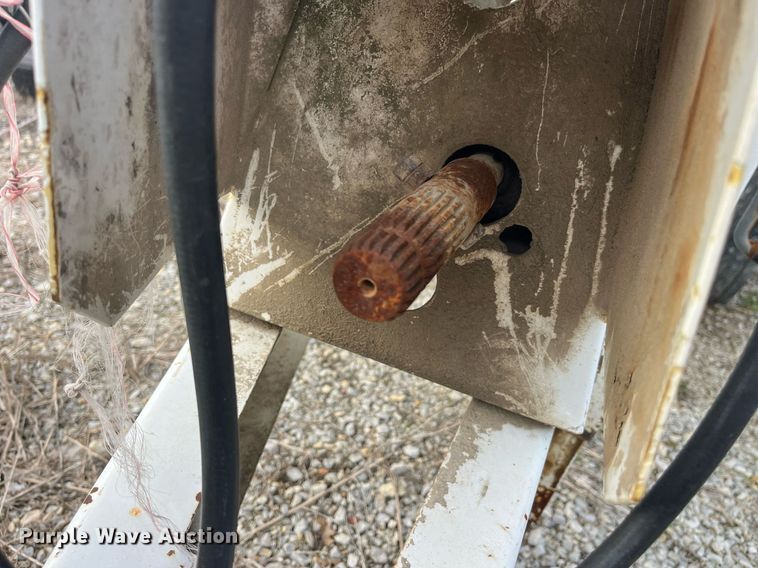 image for item LD9955 Willmar  Super 600 Narrow Track spreader