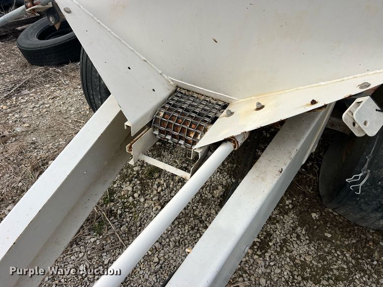 image for item LD9955 Willmar  Super 600 Narrow Track spreader