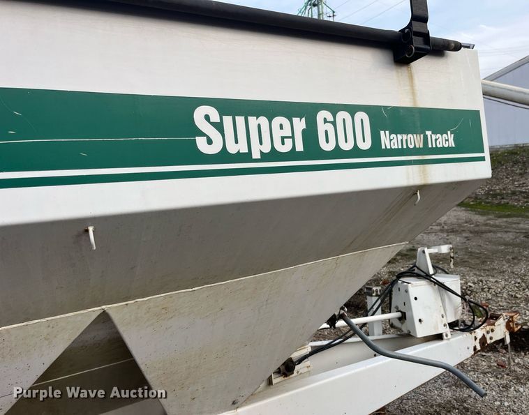 image for item LD9955 Willmar  Super 600 Narrow Track spreader