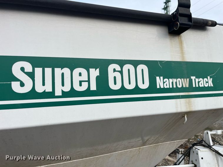 image for item LD9955 Willmar  Super 600 Narrow Track spreader