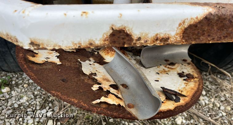 image for item LD9955 Willmar  Super 600 Narrow Track spreader